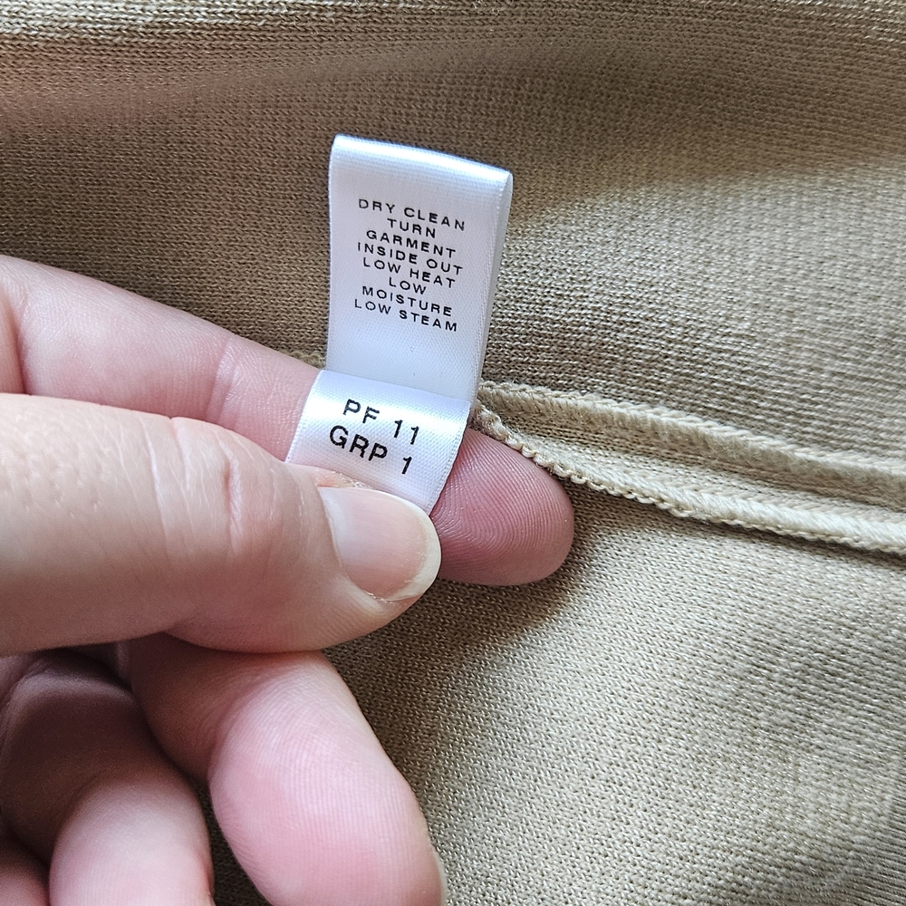 St. John Beige Robe - Picture 9 of 9